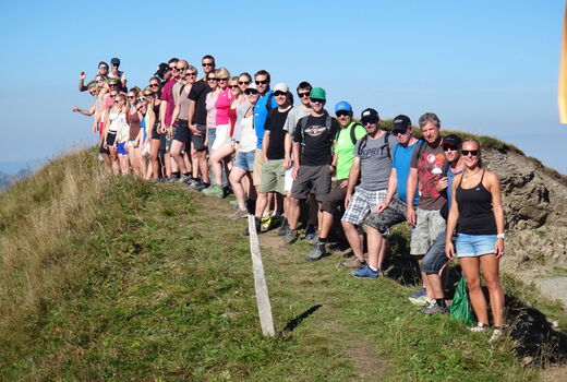 Die Aktivriege auf dem Klingenstock oberhalb dem Stoos