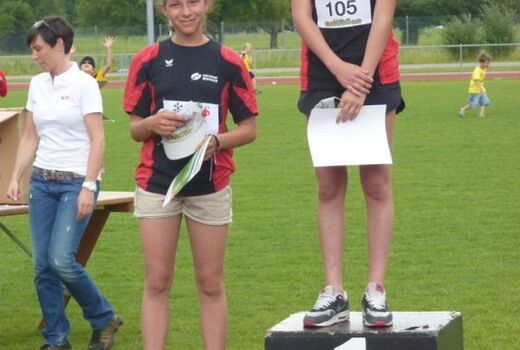 Janine Häusler und Laura Mühlemann bei Ihrem Doppelsieg am UBS Kids Cup